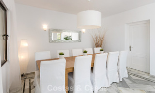 Prachtige, 6-slaapkamer villa te koop, direct aan de Los Naranjos Golf Club in Nueva Andalucia, Marbella 785728 