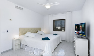 Prachtige, 6-slaapkamer villa te koop, direct aan de Los Naranjos Golf Club in Nueva Andalucia, Marbella 785731 