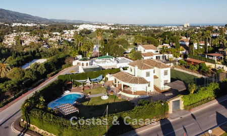 Prachtige, 6-slaapkamer villa te koop, direct aan de Los Naranjos Golf Club in Nueva Andalucia, Marbella 785733