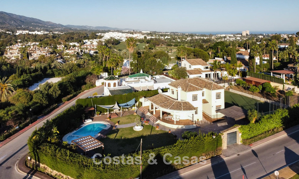 Prachtige, 6-slaapkamer villa te koop, direct aan de Los Naranjos Golf Club in Nueva Andalucia, Marbella 785733
