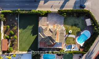 Prachtige, 6-slaapkamer villa te koop, direct aan de Los Naranjos Golf Club in Nueva Andalucia, Marbella 785736 