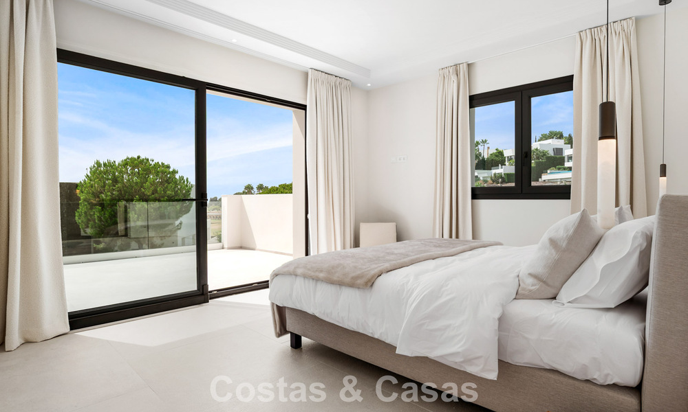 Moderne Spaanse luxevilla te koop op de tweede lijn van een golfbaan in een bevoorrechte villawijk, Benahavis - Marbella 785740