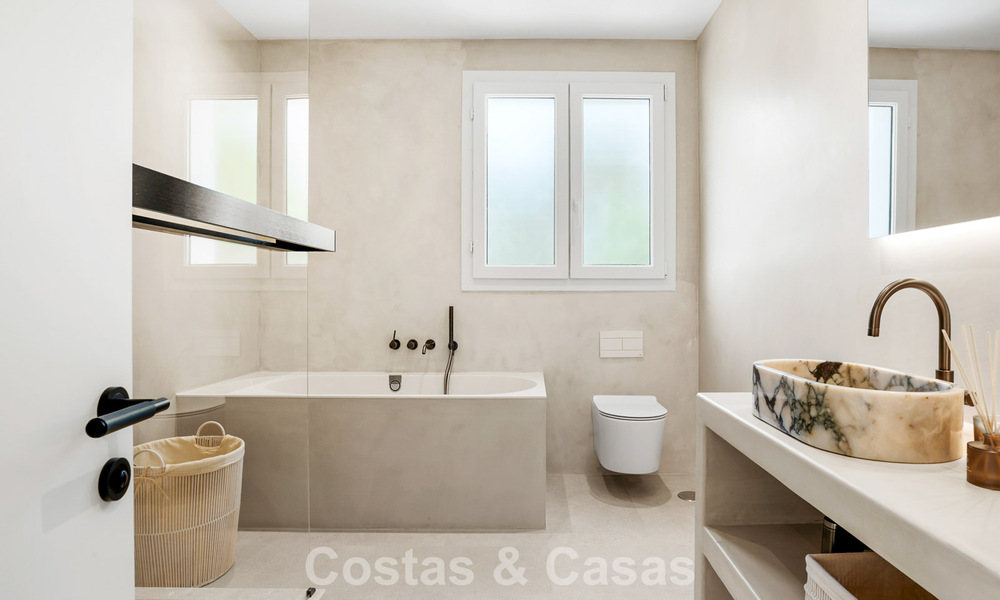 Moderne Spaanse luxevilla te koop op de tweede lijn van een golfbaan in een bevoorrechte villawijk, Benahavis - Marbella 785741