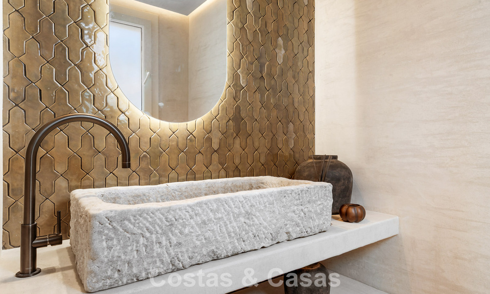 Moderne Spaanse luxevilla te koop op de tweede lijn van een golfbaan in een bevoorrechte villawijk, Benahavis - Marbella 785748