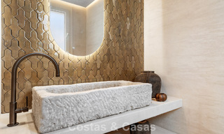 Moderne Spaanse luxevilla te koop op de tweede lijn van een golfbaan in een bevoorrechte villawijk, Benahavis - Marbella 785748 