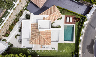 Moderne Spaanse luxevilla te koop op de tweede lijn van een golfbaan in een bevoorrechte villawijk, Benahavis - Marbella 785761 