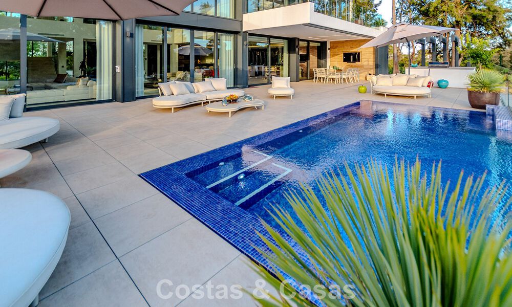Majestueus meesterwerk te koop in een strakke, moderne stijl in een beveiligde villawijk van Sotogrande, Costa del Sol 786191