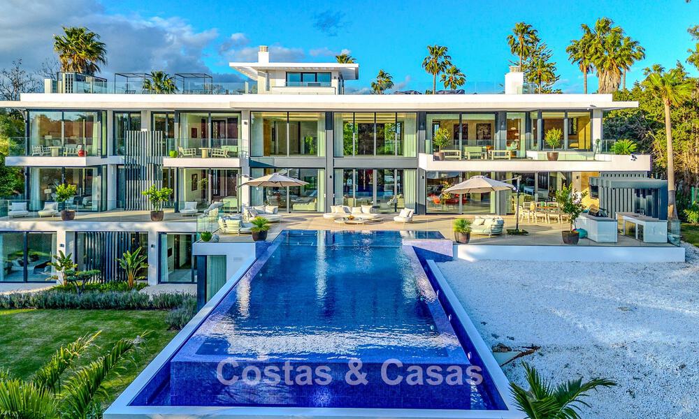 Majestueus meesterwerk te koop in een strakke, moderne stijl in een beveiligde villawijk van Sotogrande, Costa del Sol 786192