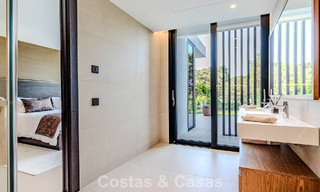 Majestueus meesterwerk te koop in een strakke, moderne stijl in een beveiligde villawijk van Sotogrande, Costa del Sol 786195 