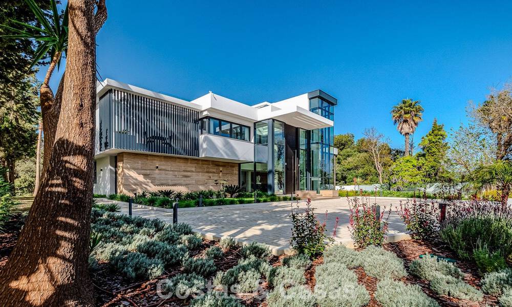 Majestueus meesterwerk te koop in een strakke, moderne stijl in een beveiligde villawijk van Sotogrande, Costa del Sol 786198