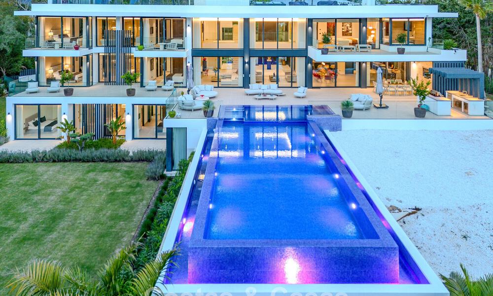 Majestueus meesterwerk te koop in een strakke, moderne stijl in een beveiligde villawijk van Sotogrande, Costa del Sol 786218