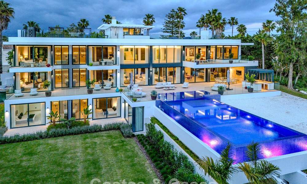 Majestueus meesterwerk te koop in een strakke, moderne stijl in een beveiligde villawijk van Sotogrande, Costa del Sol 786219