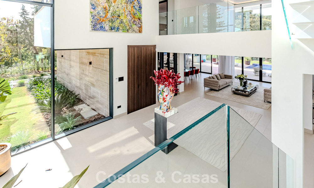 Majestueus meesterwerk te koop in een strakke, moderne stijl in een beveiligde villawijk van Sotogrande, Costa del Sol 786224