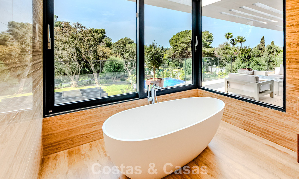 Majestueus meesterwerk te koop in een strakke, moderne stijl in een beveiligde villawijk van Sotogrande, Costa del Sol 786233