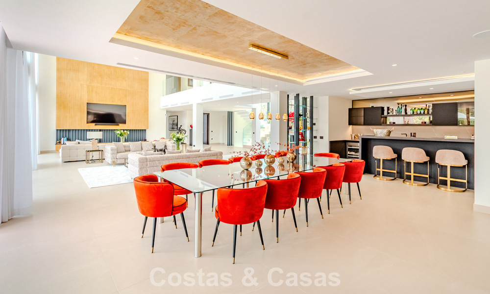 Majestueus meesterwerk te koop in een strakke, moderne stijl in een beveiligde villawijk van Sotogrande, Costa del Sol 786237
