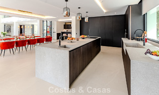 Majestueus meesterwerk te koop in een strakke, moderne stijl in een beveiligde villawijk van Sotogrande, Costa del Sol 786240 