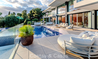 Majestueus meesterwerk te koop in een strakke, moderne stijl in een beveiligde villawijk van Sotogrande, Costa del Sol 786243 