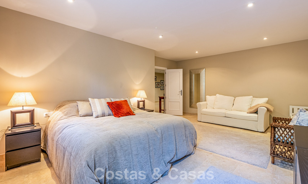 Uitmuntende luxevilla te koop in een tijdloze Andalusische architectuur, met zeezicht in Benahavis - Marbella 786044