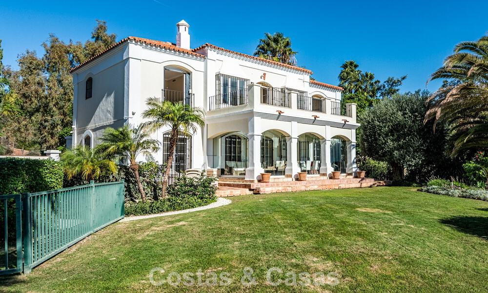 Uitmuntende luxevilla te koop in een tijdloze Andalusische architectuur, met zeezicht in Benahavis - Marbella 786050