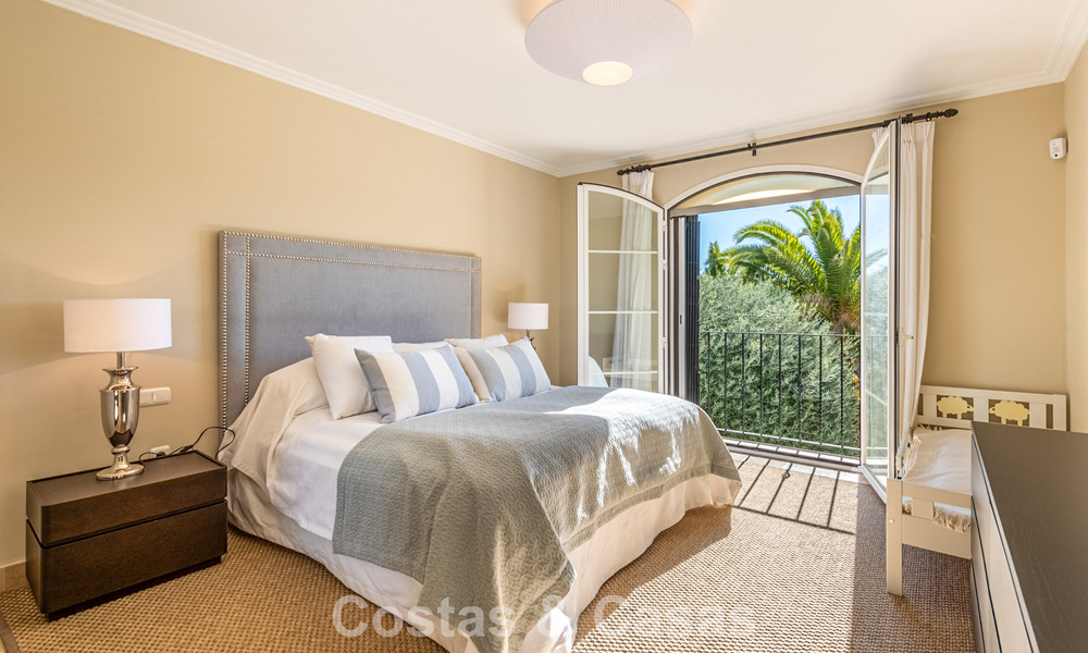 Uitmuntende luxevilla te koop in een tijdloze Andalusische architectuur, met zeezicht in Benahavis - Marbella 786062