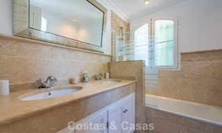 Uitmuntende luxevilla te koop in een tijdloze Andalusische architectuur, met zeezicht in Benahavis - Marbella 786068 