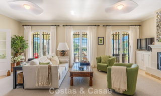 Uitmuntende luxevilla te koop in een tijdloze Andalusische architectuur, met zeezicht in Benahavis - Marbella 786070 