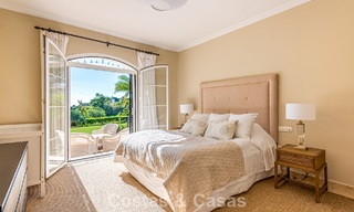 Uitmuntende luxevilla te koop in een tijdloze Andalusische architectuur, met zeezicht in Benahavis - Marbella 786077 