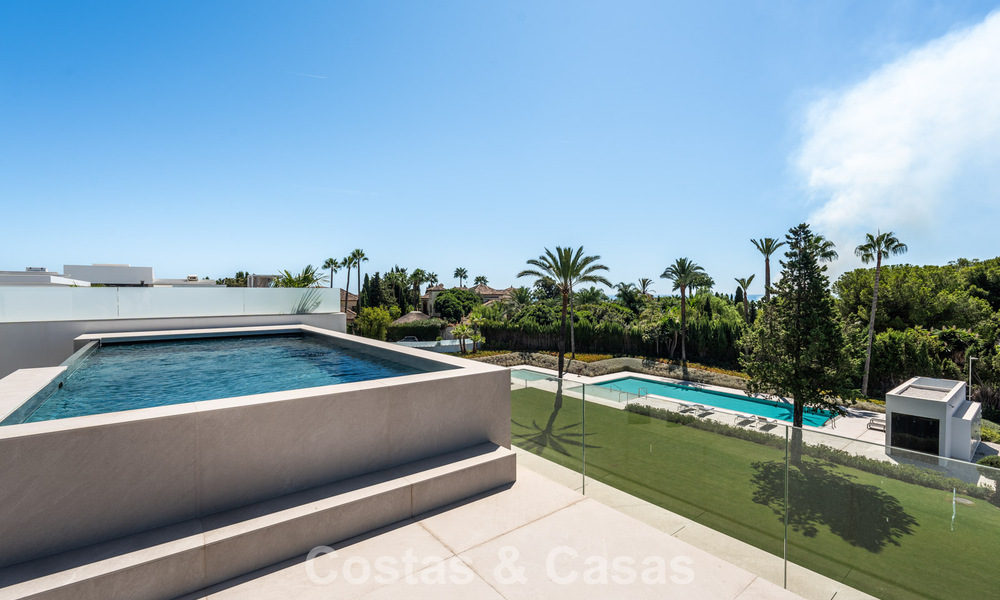 Instapklare woning met modern design, gelegen aan de rand van Nueva Andalucía en Marbella’s Golden Mile 786004
