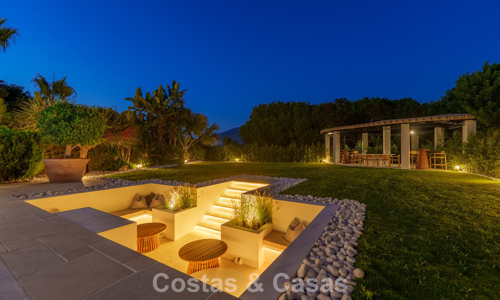 Statige luxevilla te koop in een begeerde villawijk in het hart van Nueva Andalucia, Marbella 790381