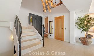 Statige luxevilla te koop in een begeerde villawijk in het hart van Nueva Andalucia, Marbella 790389 