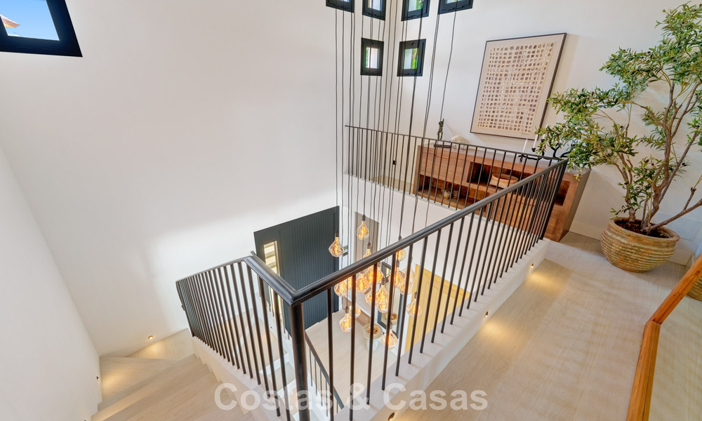 Statige luxevilla te koop in een begeerde villawijk in het hart van Nueva Andalucia, Marbella 790390