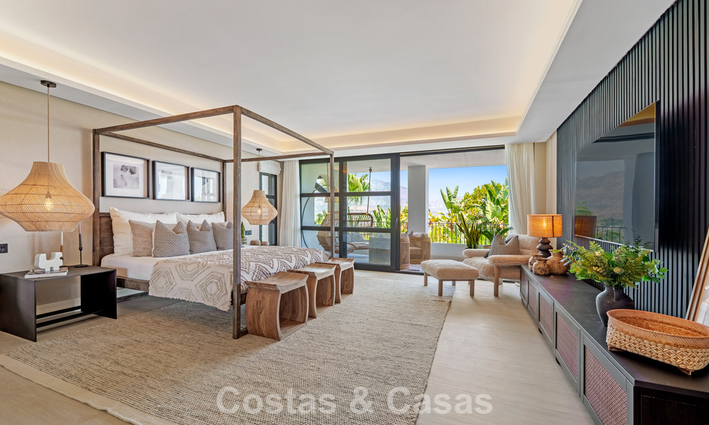 Statige luxevilla te koop in een begeerde villawijk in het hart van Nueva Andalucia, Marbella 790392