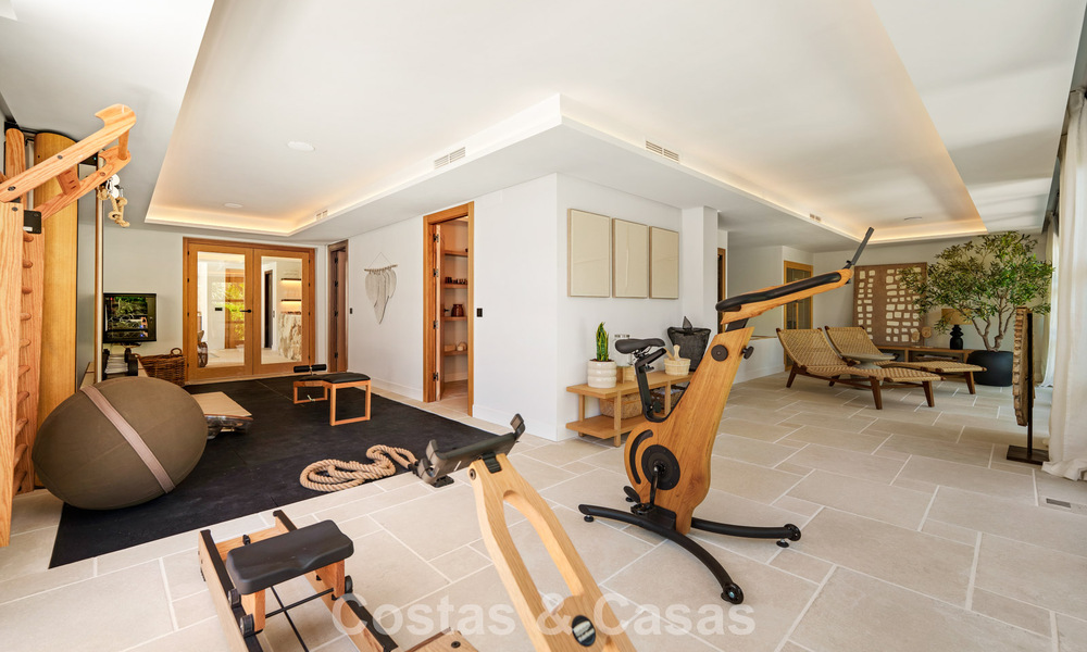 Statige luxevilla te koop in een begeerde villawijk in het hart van Nueva Andalucia, Marbella 790408