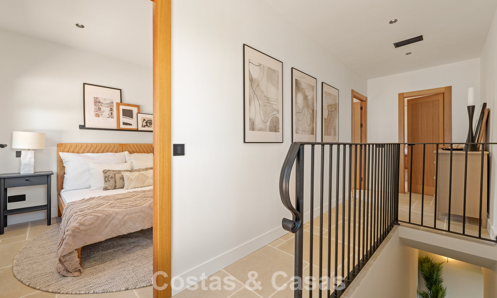 Statige luxevilla te koop in een begeerde villawijk in het hart van Nueva Andalucia, Marbella 790418