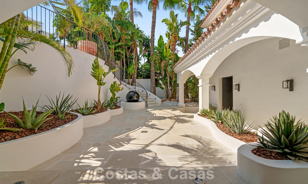 Statige luxevilla te koop in een begeerde villawijk in het hart van Nueva Andalucia, Marbella 790420