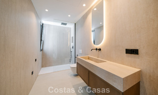 Instapklare nieuwbouwvilla met contemporaine bouwstijl te koop met zeezicht en op loopafstand van het strand in Estepona 786279 