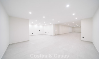 Instapklare nieuwbouwvilla met contemporaine bouwstijl te koop met zeezicht en op loopafstand van het strand in Estepona 786285 