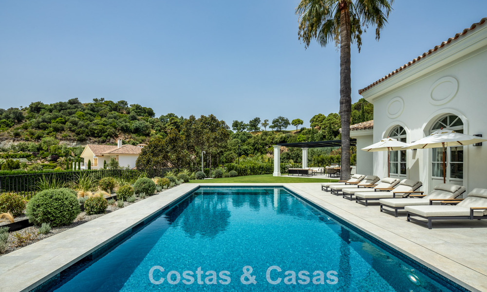 Sublieme boutique villa te koop, omgeven door weelderig groen in het exclusieve La Zagaleta resort in Marbella - Benahavis 786166