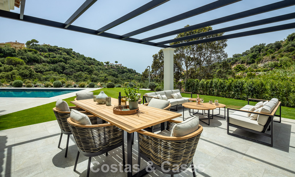 Sublieme boutique villa te koop, omgeven door weelderig groen in het exclusieve La Zagaleta resort in Marbella - Benahavis 786170