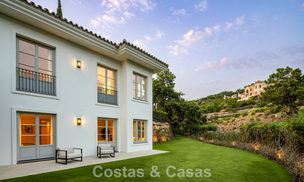 Sublieme boutique villa te koop, omgeven door weelderig groen in het exclusieve La Zagaleta resort in Marbella - Benahavis 786179