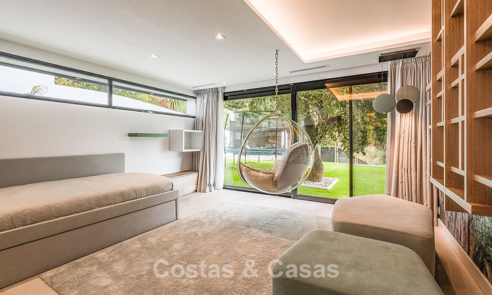 Ruime villa met zeezicht en een separaat gastenverblijf te koop in El Madroñal in Benahavis - Marbella 786432