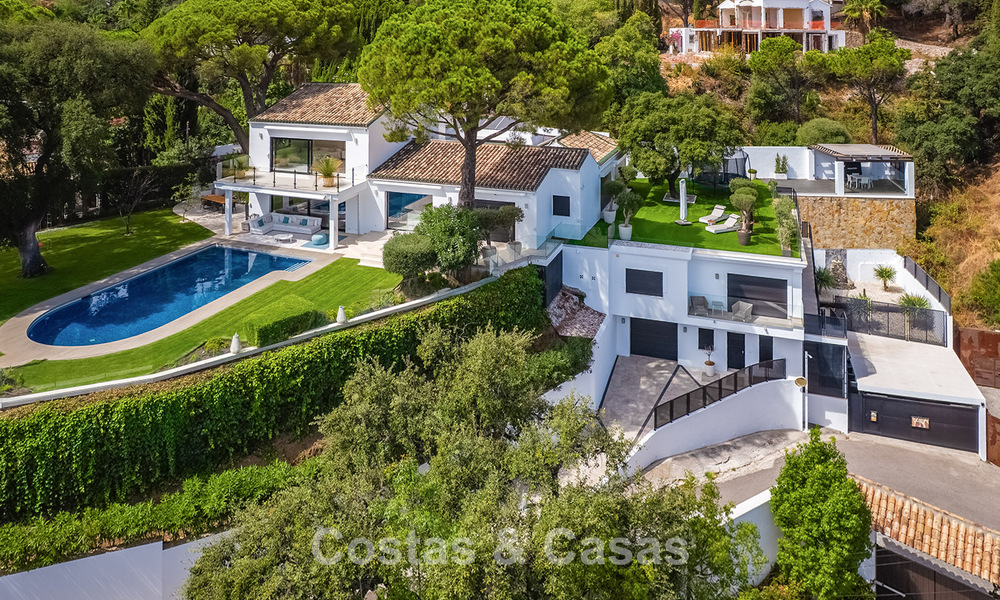 Ruime villa met zeezicht en een separaat gastenverblijf te koop in El Madroñal in Benahavis - Marbella 786463