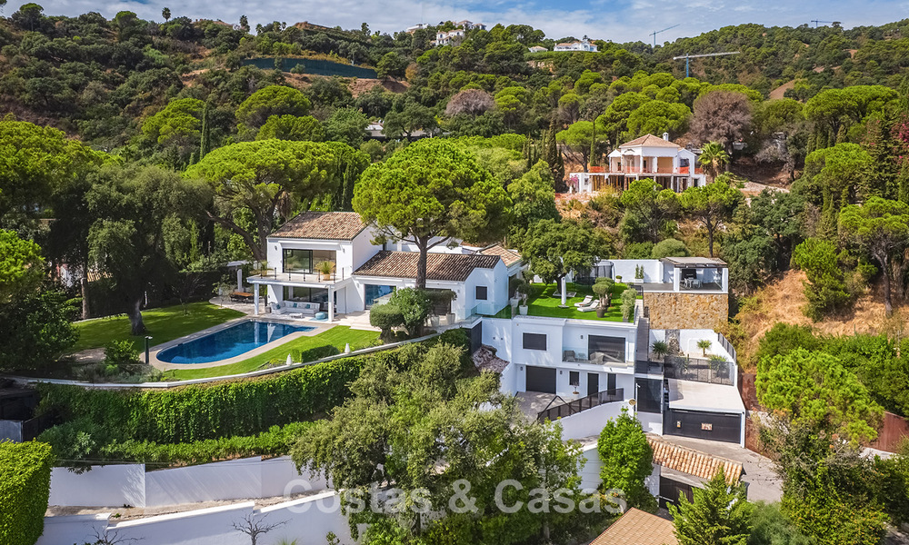 Ruime villa met zeezicht en een separaat gastenverblijf te koop in El Madroñal in Benahavis - Marbella 786464