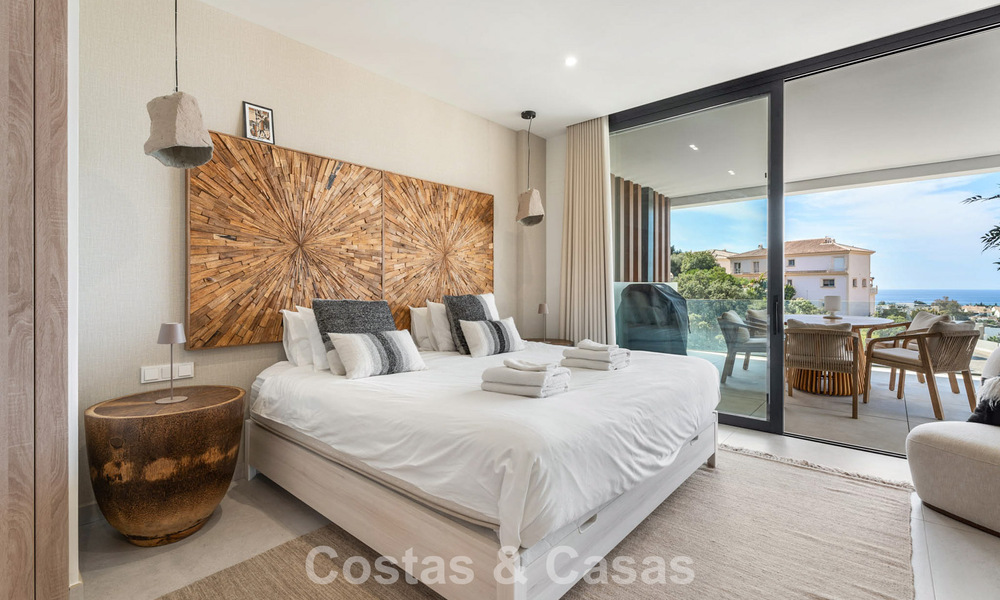 Instapklaar, modernistisch duplex penthouse met zeezicht te koop in Oost-Marbella 786511