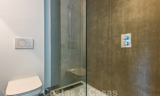 Instapklare, modernistisch hoekhuis met frontaal zeezicht te koop op enkele minuten lopen van Estepona centrum 786315 