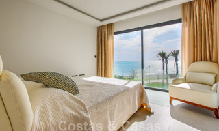 Instapklare, modernistisch hoekhuis met frontaal zeezicht te koop op enkele minuten lopen van Estepona centrum 786318 