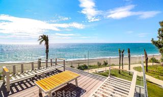 Instapklare, modernistisch hoekhuis met frontaal zeezicht te koop op enkele minuten lopen van Estepona centrum 786335 