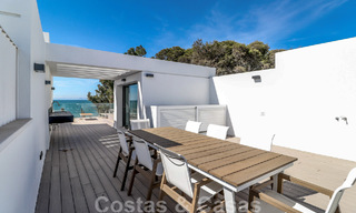 Instapklare, modernistisch hoekhuis met frontaal zeezicht te koop op enkele minuten lopen van Estepona centrum 786339 