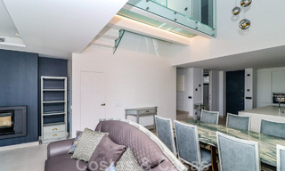 Instapklare, modernistisch hoekhuis met frontaal zeezicht te koop op enkele minuten lopen van Estepona centrum 786345 