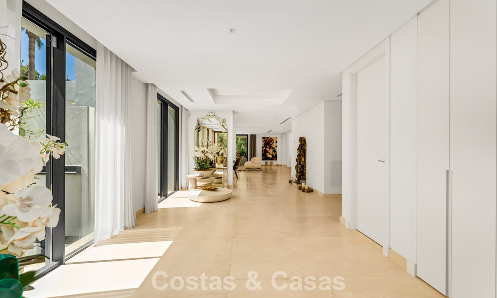 Modernistische, gelijkvloerse luxevilla te koop op een steenworp van het strand ten oosten van Marbella centrum 786771